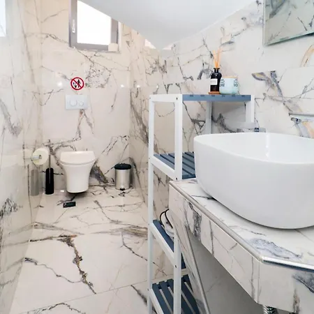 Willa Shanti Hanioti